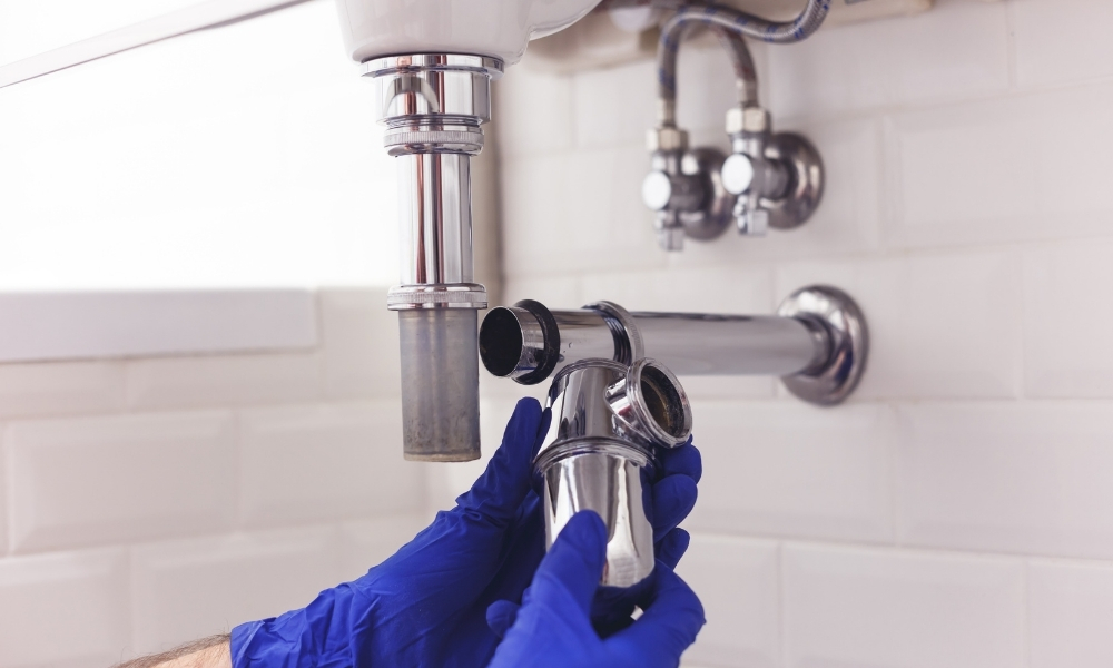 hand adjusting pipes